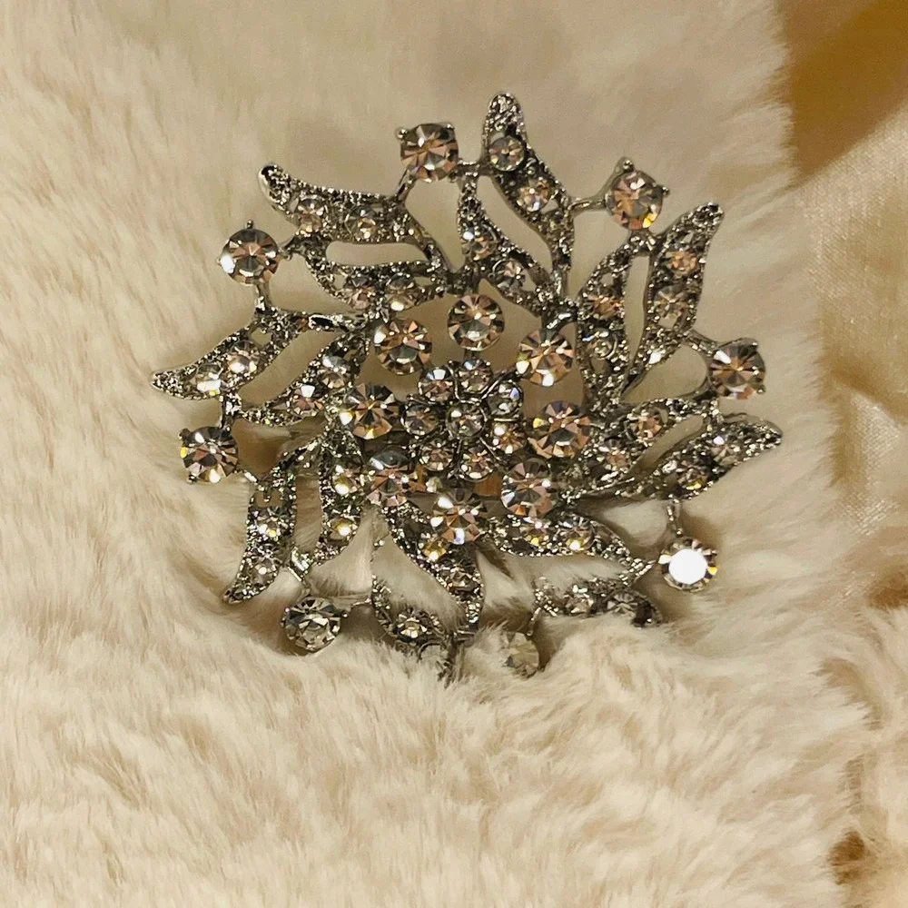 Ivory Faux Fur Bridal Shawl Wrap with Rhinestone Brooch Satin Lined Stole Ivory